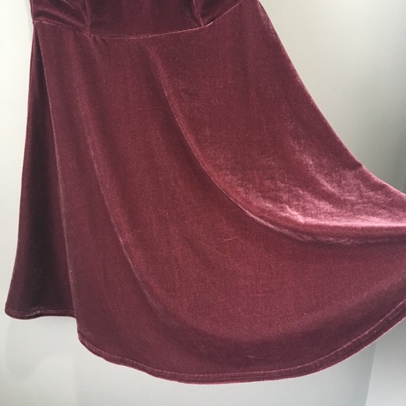 Velvet Keyhole Halter Circle Skater Dress in Plum - Picture 5 of 7